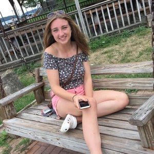 Meet your Posher, Kayla